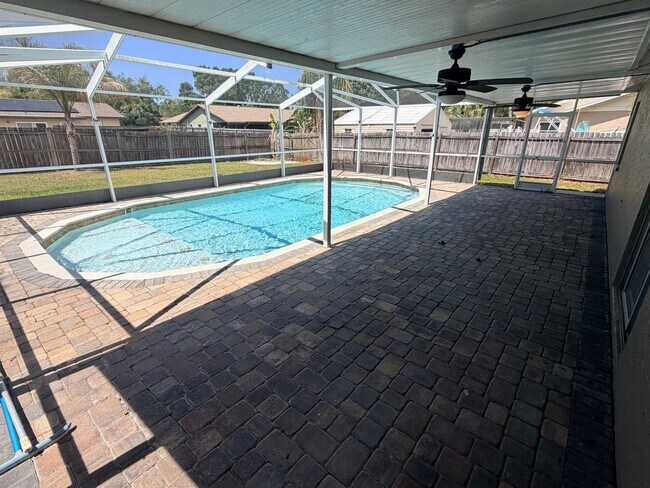 Building Photo - THREE BEDROOM POOL HOME!!!!