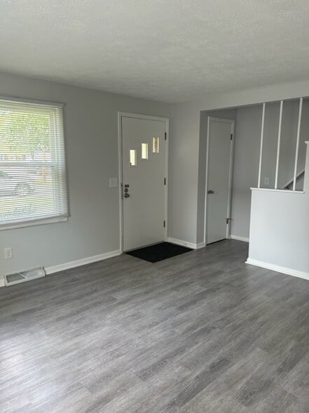 LIVING ROOM - 306 Pershing Ave NW