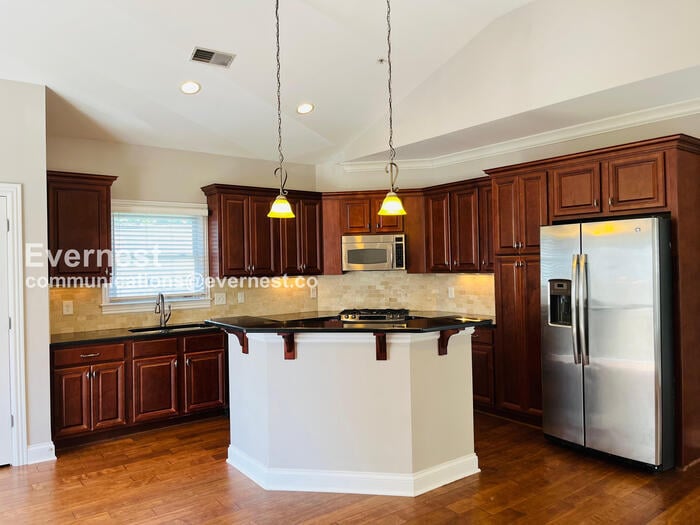 Building Photo - 101 Generals Retreat Pl