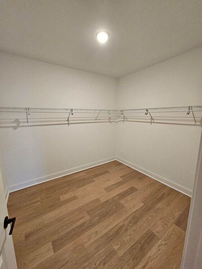 Building Photo - Modern Home in Karns – Washer & Dryer Incl...
