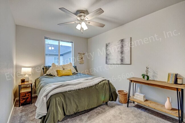 Building Photo - 3 bed, 3 bath in Fort Collins