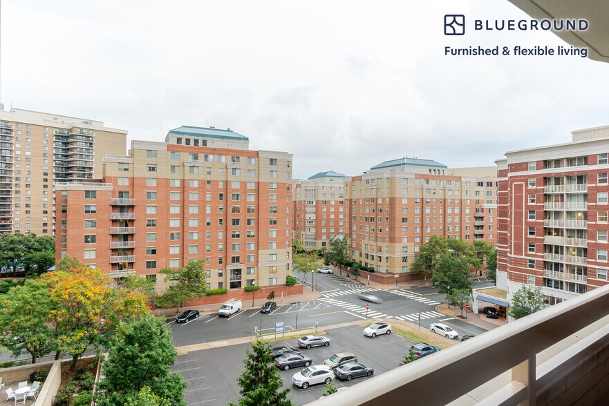 Building Photo - 3900 Fairfax Dr