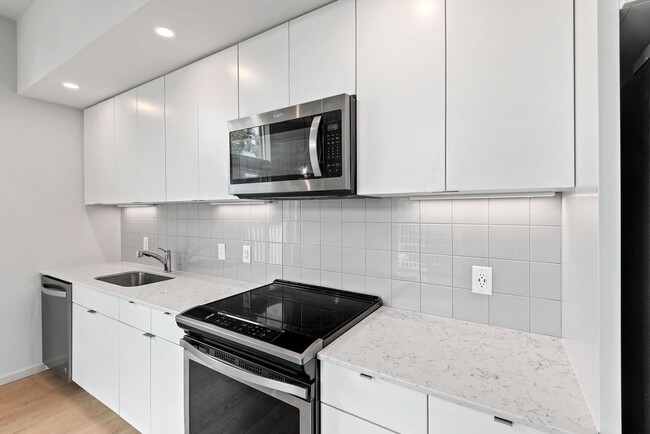 Building Photo - Rare and Beautiful Two Bedroom Unit Close ...