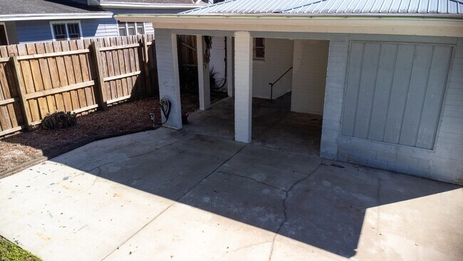 Building Photo - 64 Fullerwood Dr