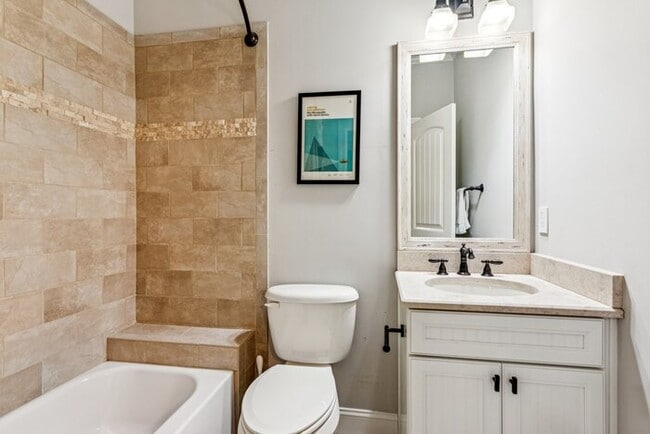 Building Photo - 1093 Country Ln NE