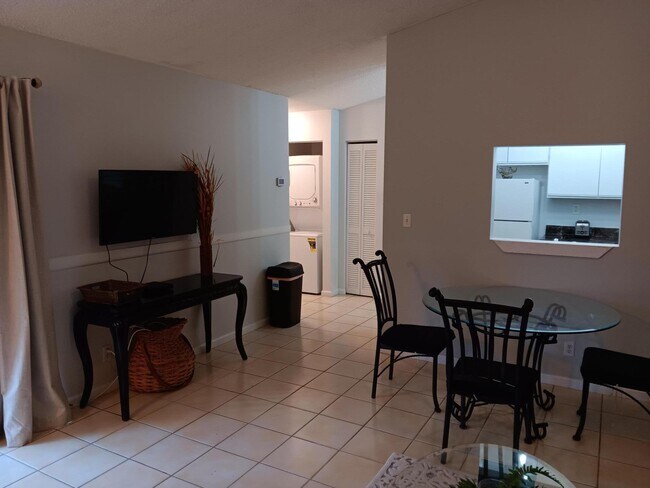 Building Photo - 1509 Hawthorne Pl