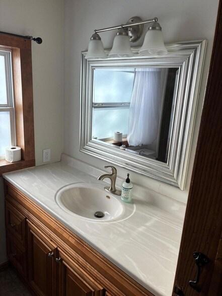 Building Photo - 8102 Oakwood Ave NE