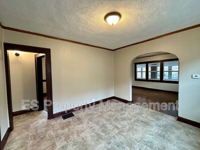 Building Photo - 1840 W Maryland St