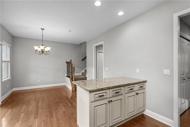 Building Photo - 567 Chesnic Dr
