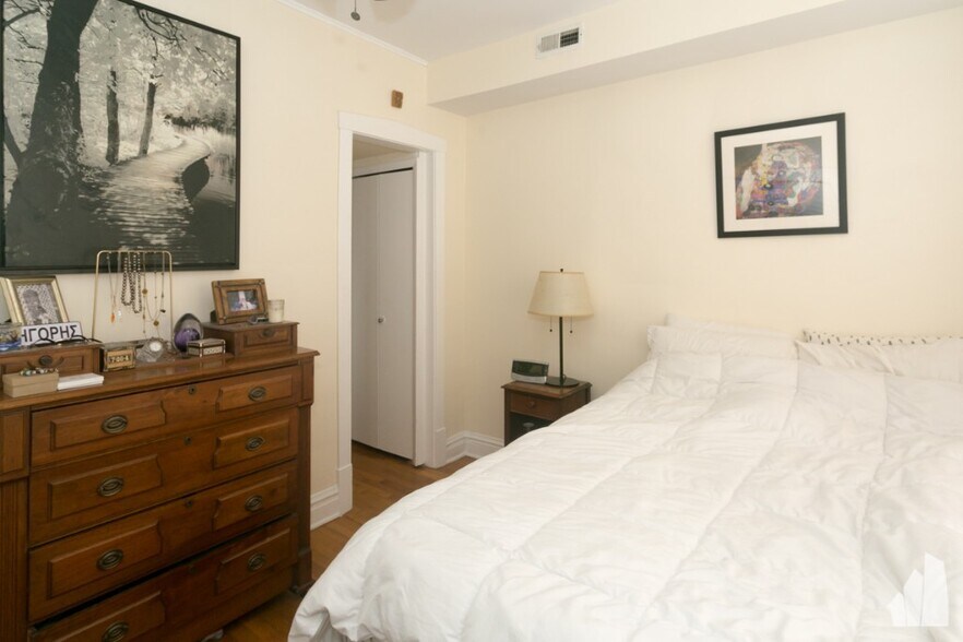 Building Photo - 3538 W Grace St