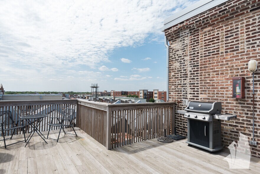 Building Photo - 2300 W Wabansia Ave