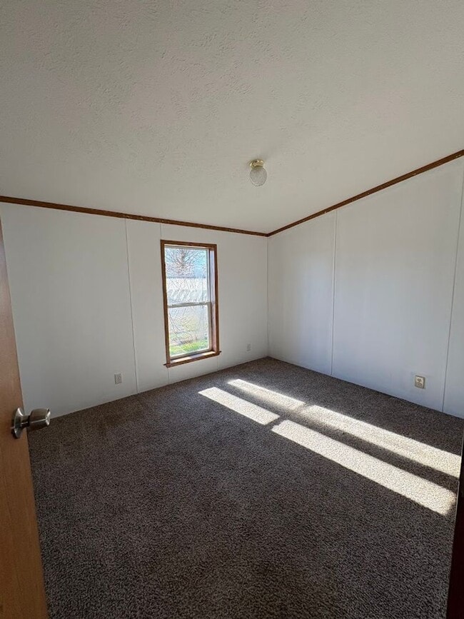 Building Photo - Three bedroom two bathroom home for rent