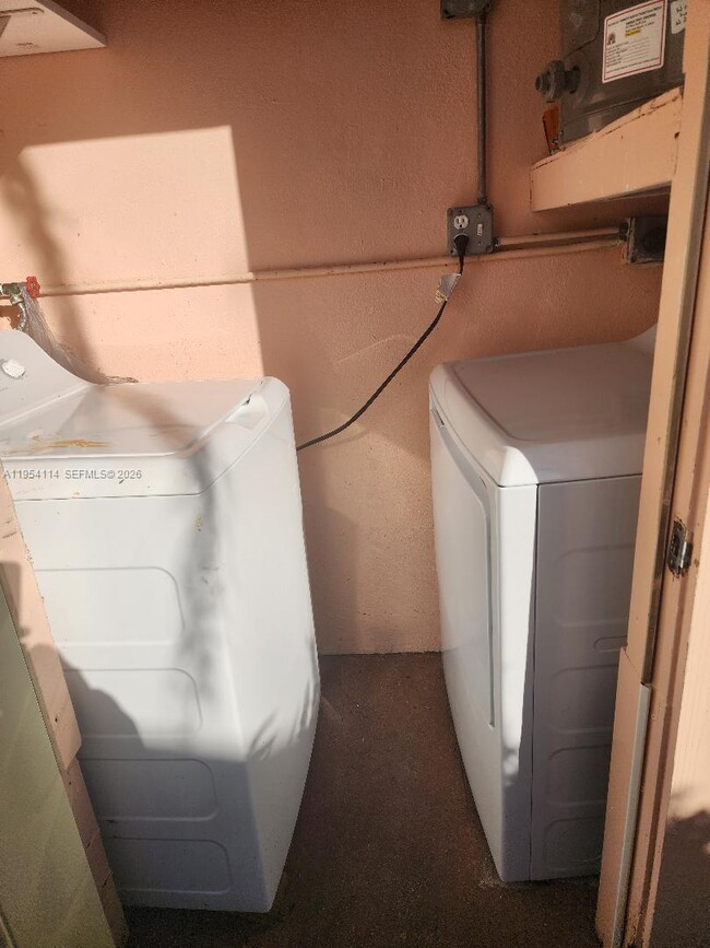 Building Photo - 2719 Taylor St