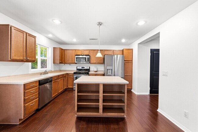 Building Photo - 4 bedrooms / 3 bathroom OPEN floor plan HOUSE for rent in LANCASTER