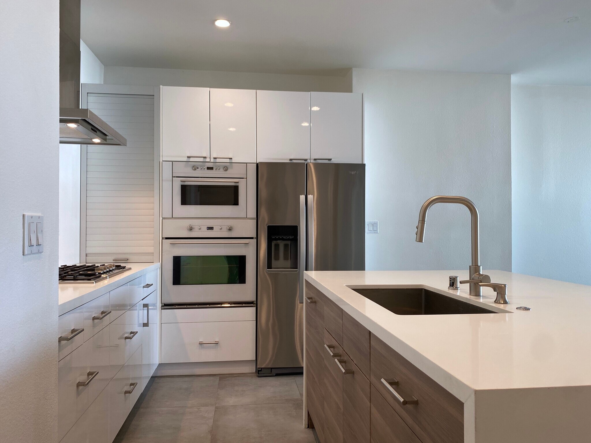 Building Photo - 2221 Ocean Ave