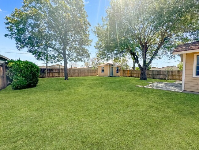 Building Photo - Welcome to Your New Rental in West San Antonio