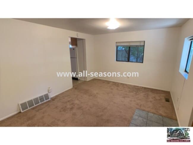 Building Photo - Wonderful Rancher in Old Colorado City!