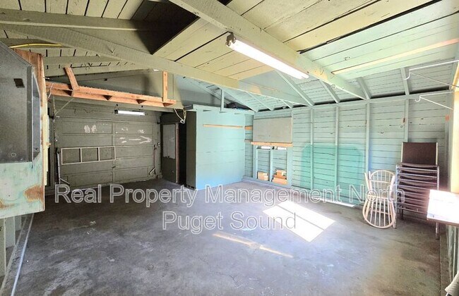 Building Photo - 1713 1st St