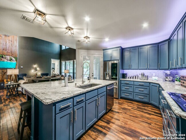 Building Photo - 5 Bedroom/3.5 Bathroom Home in the Ensenad...