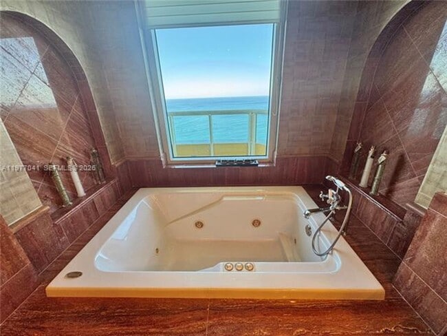 Building Photo - 17875 Collins Ave