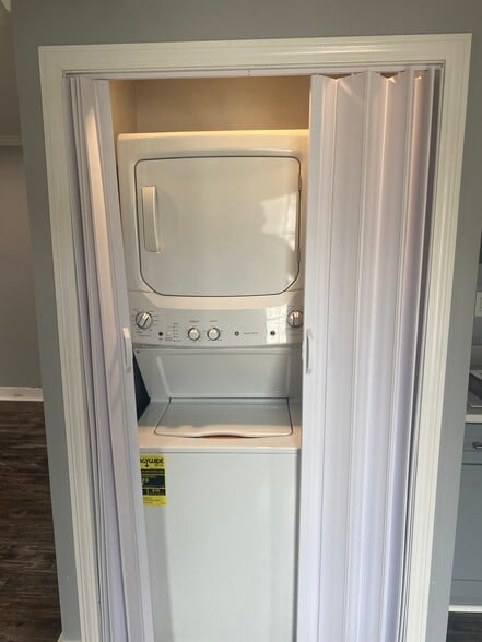 Building Photo - 44 Bridgeport Ave