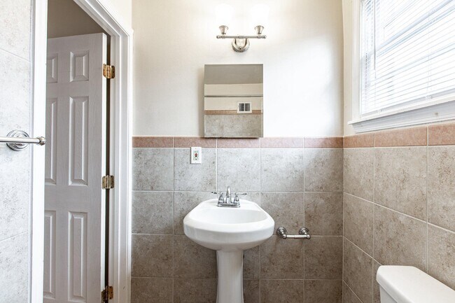 Building Photo - 430 N Patrick St