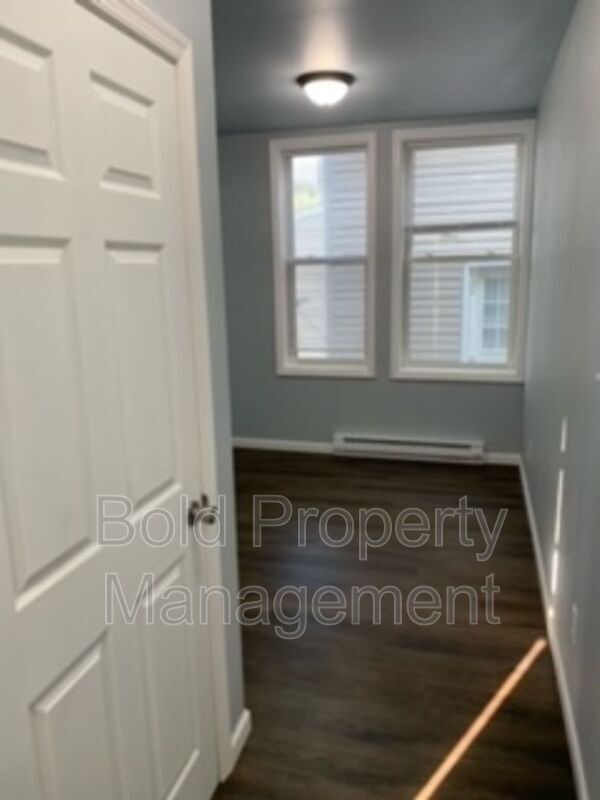 Building Photo - 910 Walnut St