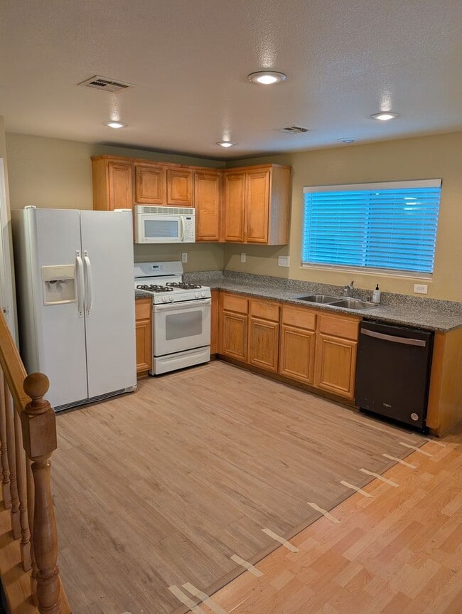 Building Photo - 7304 Camden Pine Ave