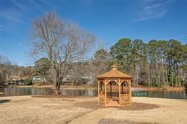 Building Photo - 151 Lakeside Dr NW