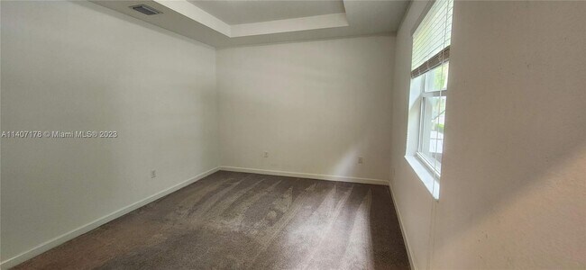 Building Photo - 2708 SE 15th Ct