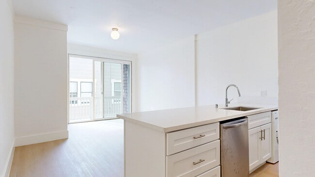 Building Photo - 1659 Grant Ave