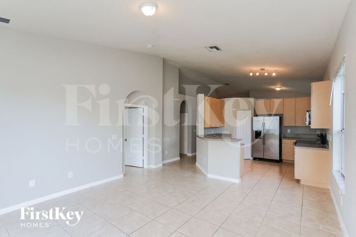 Building Photo - 1700 NE 37th Pl