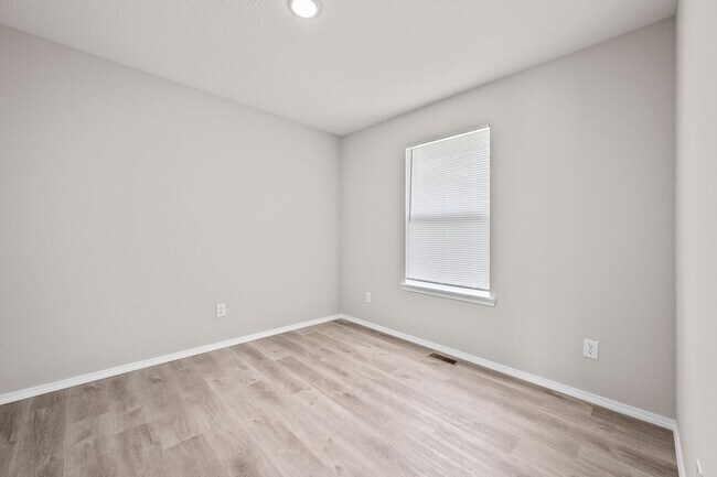 Building Photo - 264 Hickory Hills St