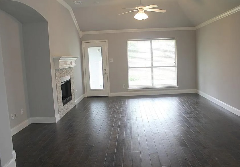 Building Photo - 2616 Cascade Cove Dr