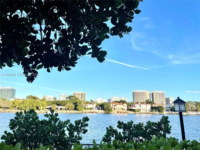 Building Photo - 10101 E Bay Harbor Dr