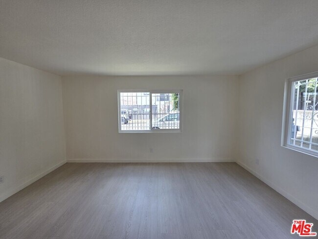 Building Photo - 912 N Ridgewood Pl