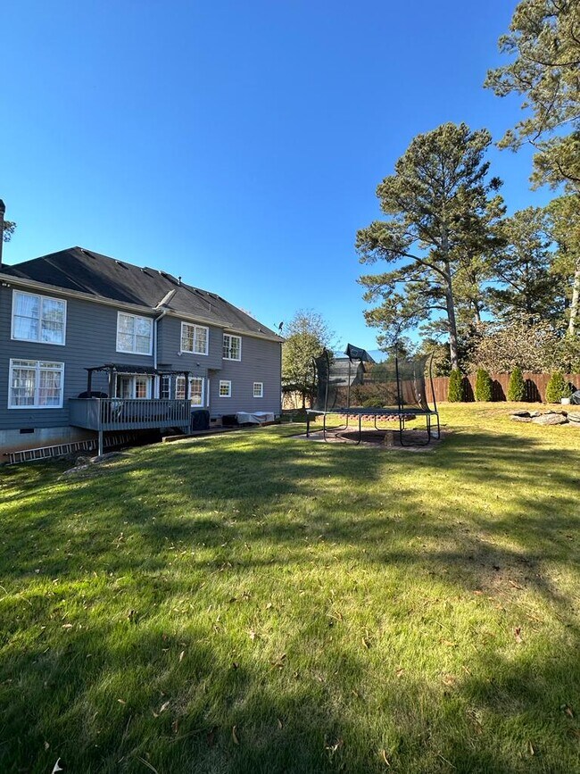 Building Photo - 562 Honeydew Ln SW