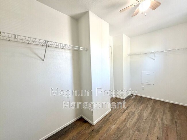 Building Photo - 8182 Bon View Dr