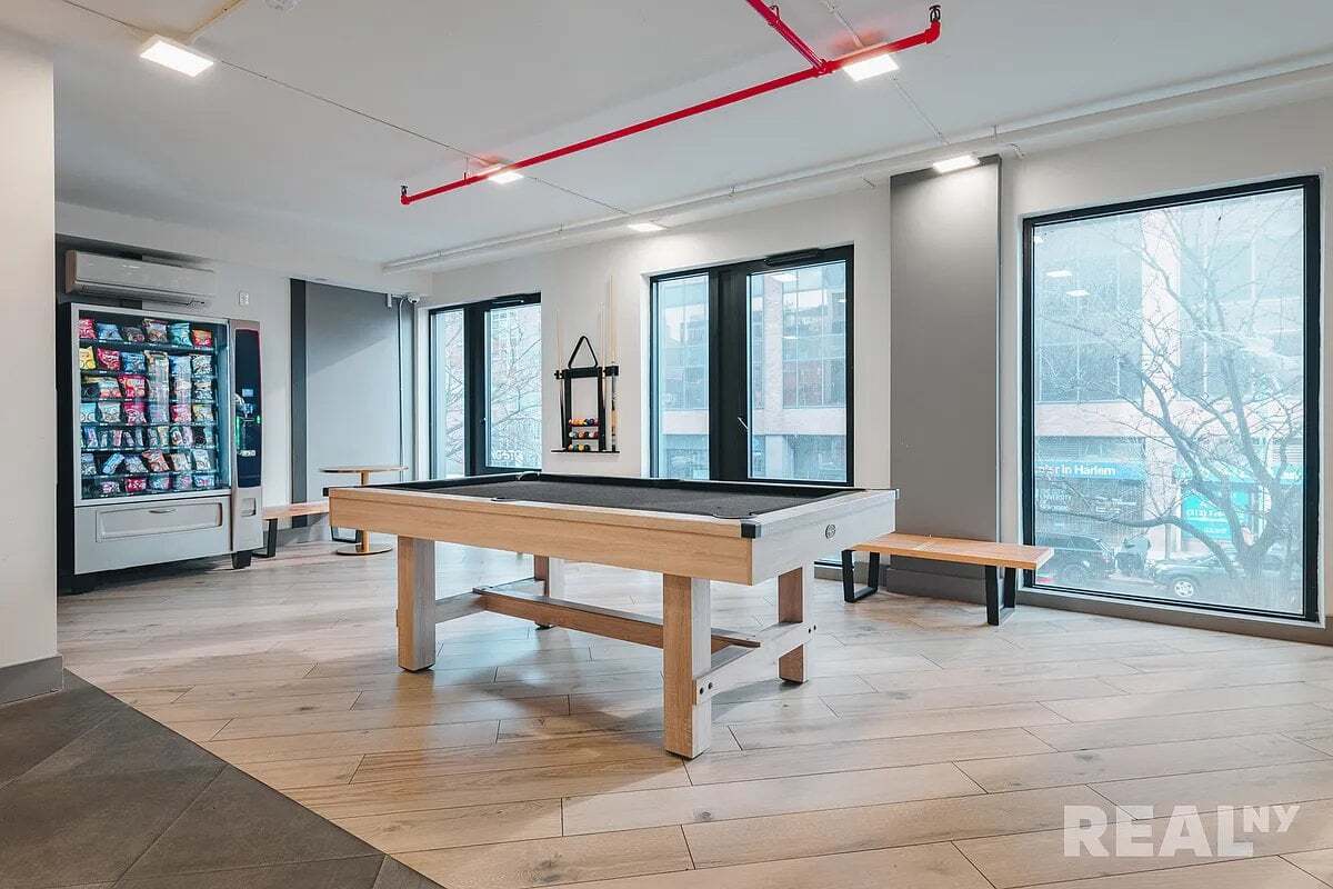 Building Photo - 60 W 125th St