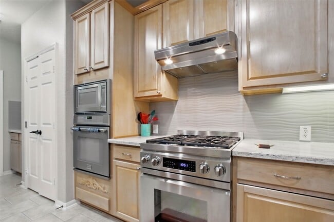 Building Photo - 22 Watermint Pl