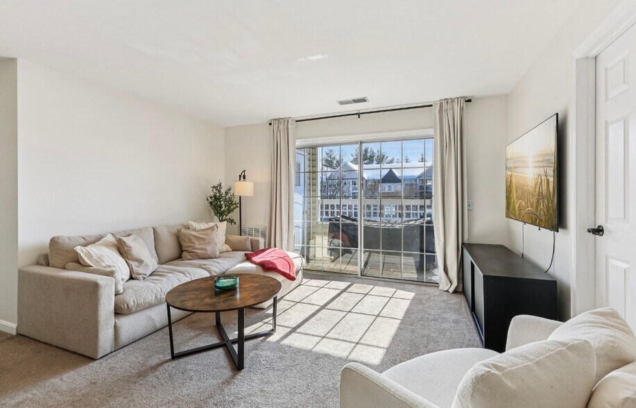 Building Photo - 1310 Sheridan Pl