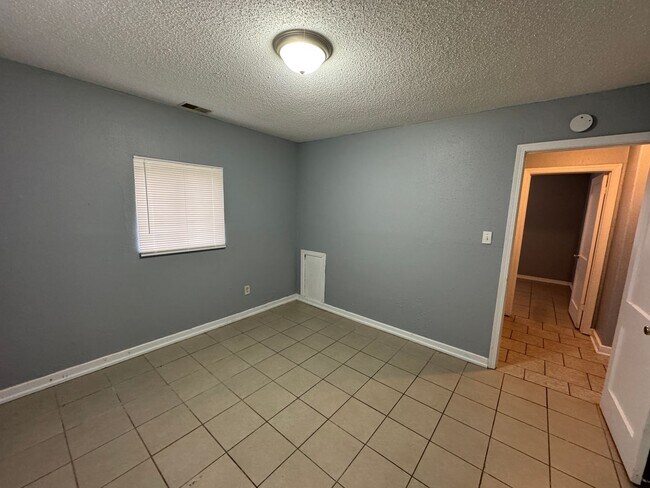 Building Photo - 2238-2240 Barnor Dr