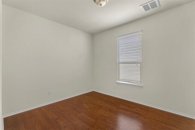 Building Photo - 16100 Hawthorne Heights Trail