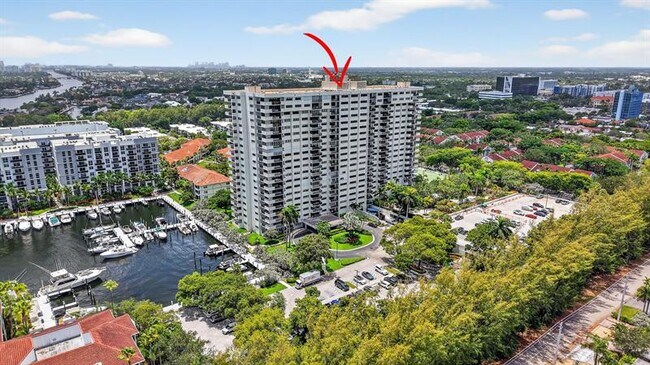 Building Photo - 3200 Port Royale Dr N
