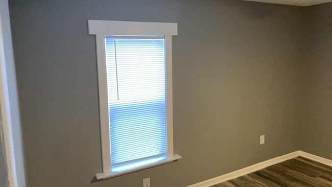 Building Photo - 105 S Irwin St