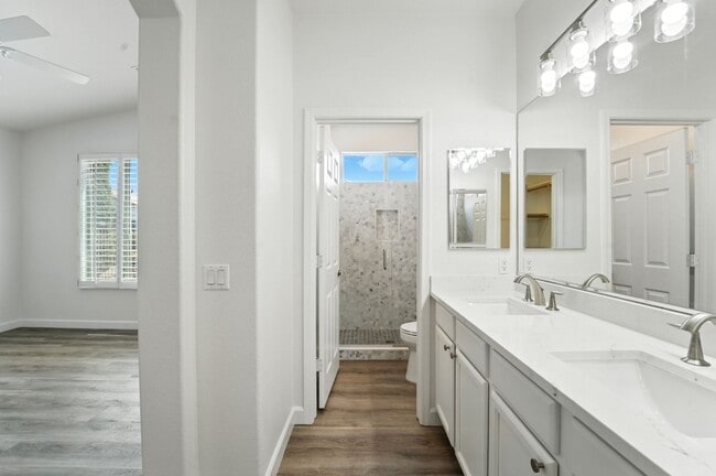 Building Photo - Fully Remodeled 2BR + Den in Trilogy at Po...