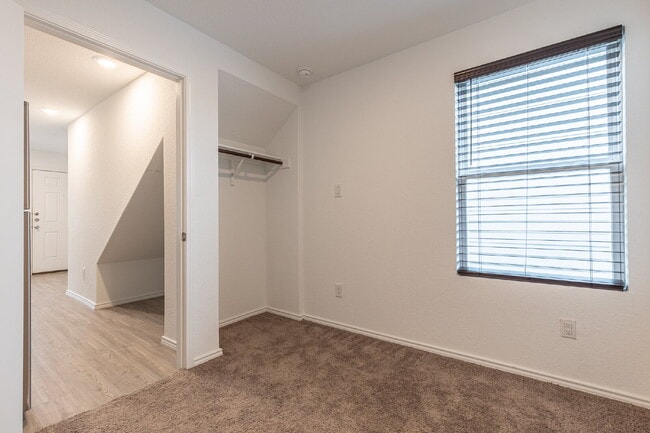 Building Photo - 7125 Elm Cv