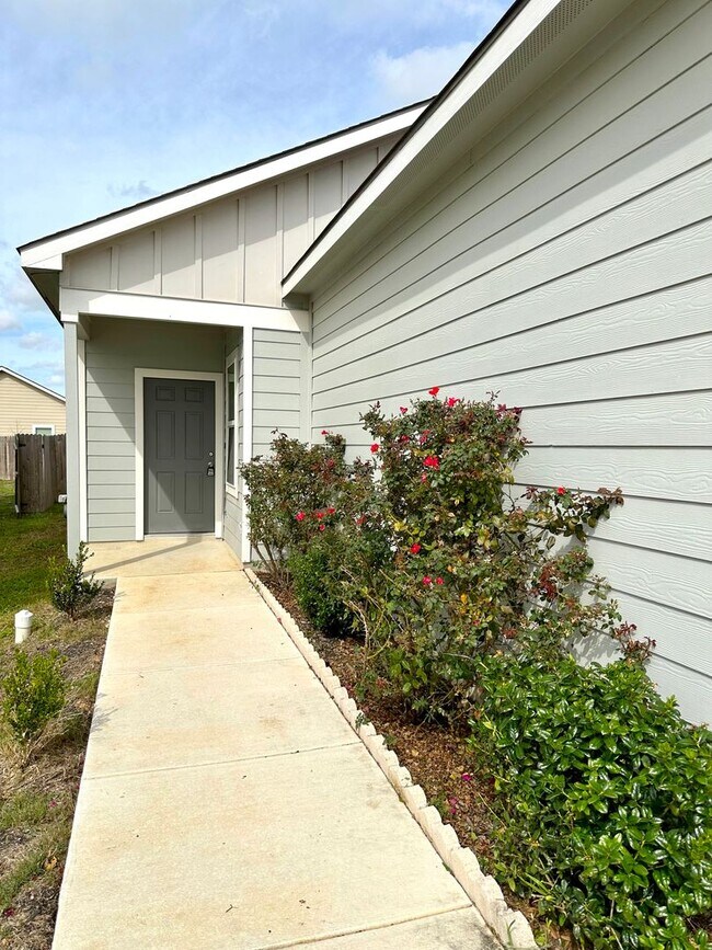 Building Photo - Open concept ranch
