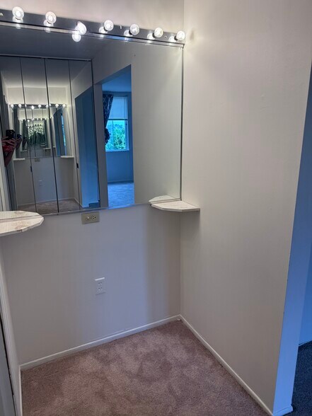 Building Photo - 1506 Summit Pointe