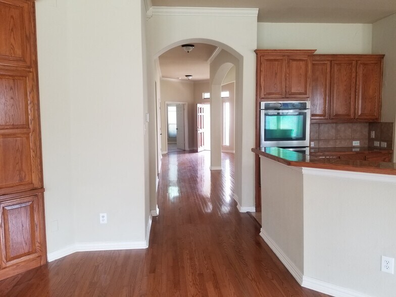 Building Photo - 552 Palomino Way